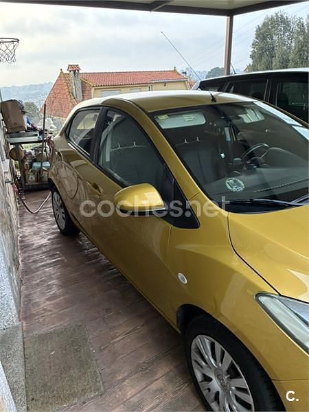 Usado Mazda 2 Active 68 CV (50 kW) 2008 Amarillo Utilitario