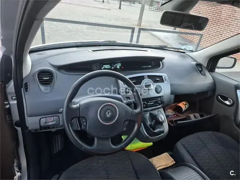 Usado Renault Scénic 110 CV (80 kW) 2008 Gris / plata Monovolumen