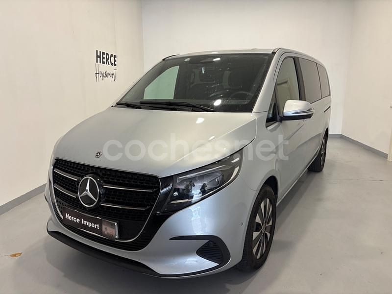 Gris / plata Usado 2023 Mercedes V220 Avantgarde Monovolumen | 74.990 € - Imagen 1/4