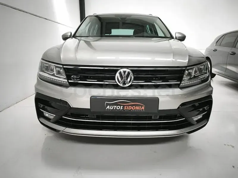 Usado VW Tiguan R-line 150 CV (110 kW) 2019 Gris / plata SUV