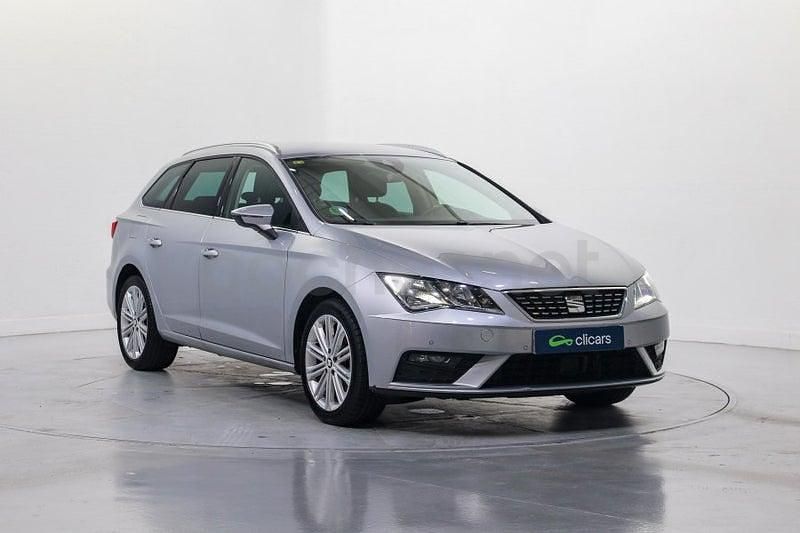 Usado Seat Leon XCELLENCE 130 CV (95 kW) 2020 Gris / plata Familiar