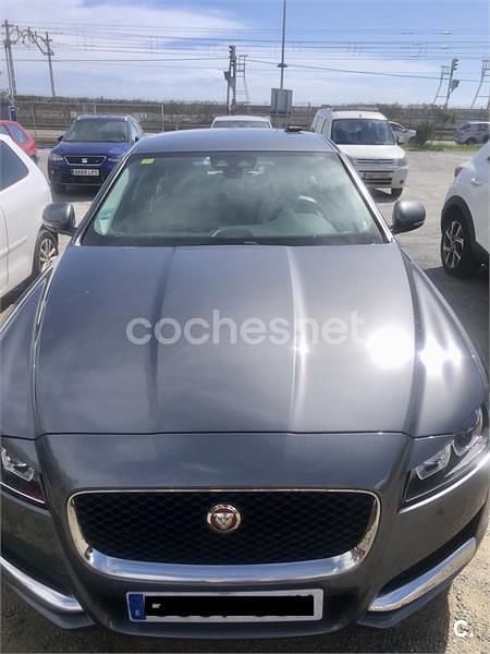 Usado Jaguar XF Prestige 180 CV (132 kW) 2015 Gris / plata Berlina