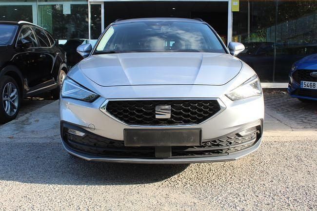 Usado Seat Leon Style 111 CV (81 kW) 2022 Gris Berlina