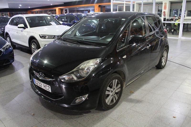 Usado Hyundai i20 Comfort 90 CV (66 kW) 2011 Negro Berlina