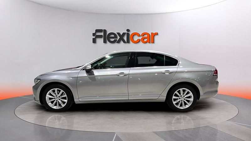 Usado VW Passat Advance 150 CV (110 kW) 2017 Gris Berlina