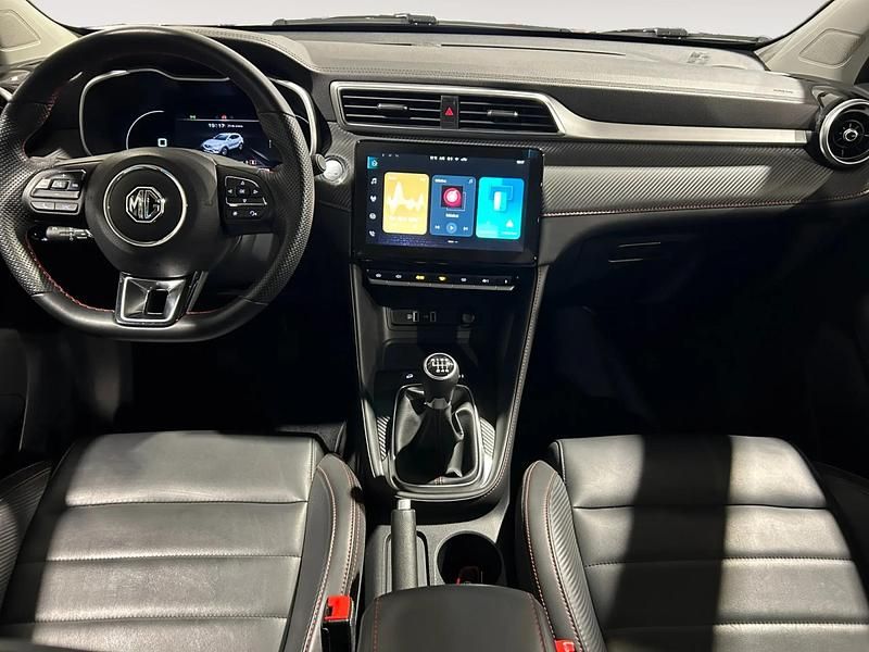 Usado MG ZS Luxury 111 CV (81 kW) 2024 Rojo