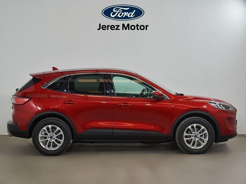 Usado Ford Kuga Titanium 225 CV (165 kW) 2022 Rojo SUV
