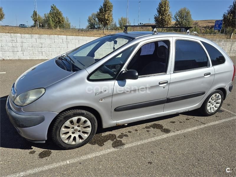 Gris / plata Usado 2001 Citroën Xsara Picasso Monovolumen | 1700 € (Un poco caro) - Imagen 1/4