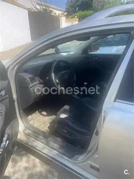 Usado Toyota Avensis Executive 177 CV (130 kW) 2007 Beige Familiar