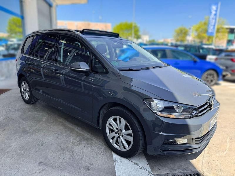 Usado VW Touran 150 CV (110 kW) 2024 Gris Monovolumen