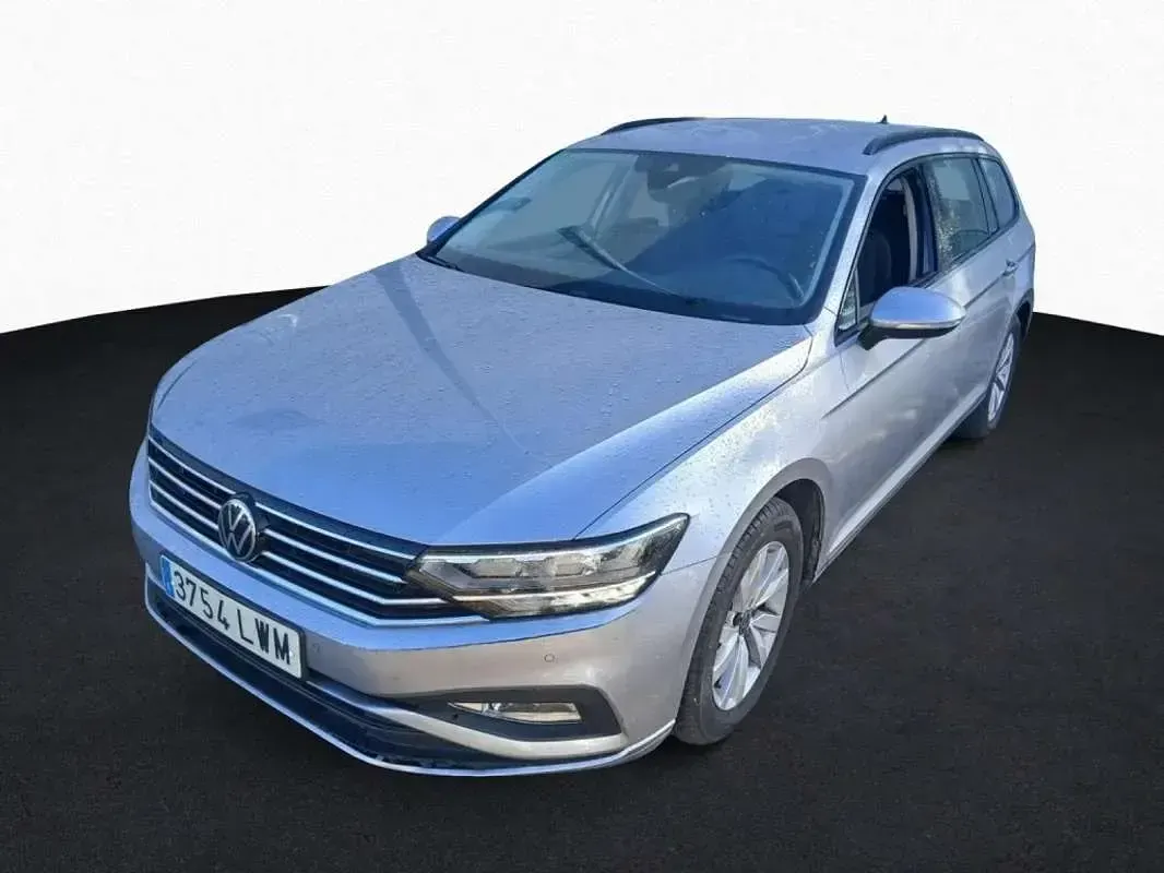 Usado VW Passat Business 122 CV (89 kW) 2022 Gris Familiar