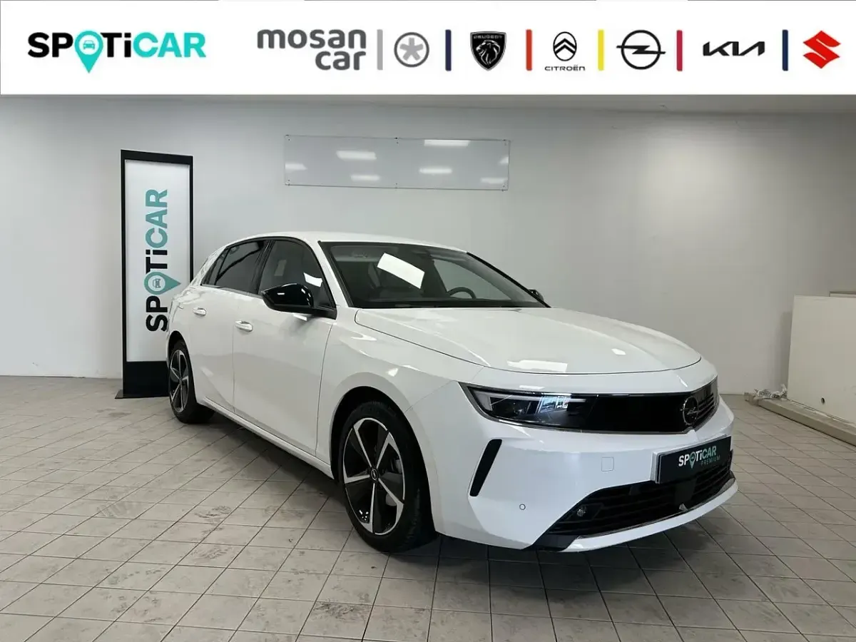 Usado Opel Astra Elegance 131 CV (96 kW) 2023 Blanco Berlina