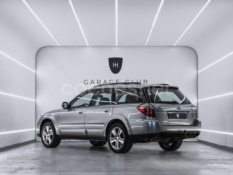 Usado Subaru Outback 150 CV (110 kW) 2009 Gris / plata Familiar