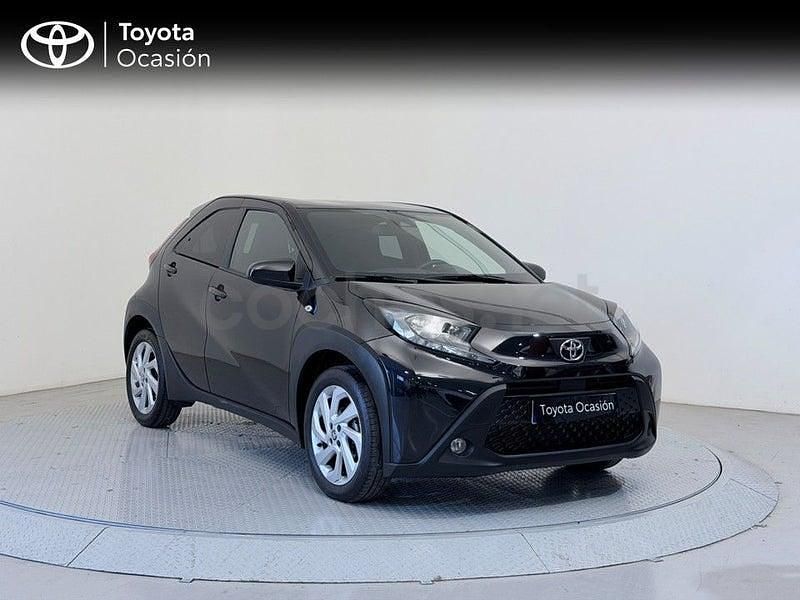 Usado Toyota Aygo X Play 72 CV (52 kW) 2025 Negro SUV