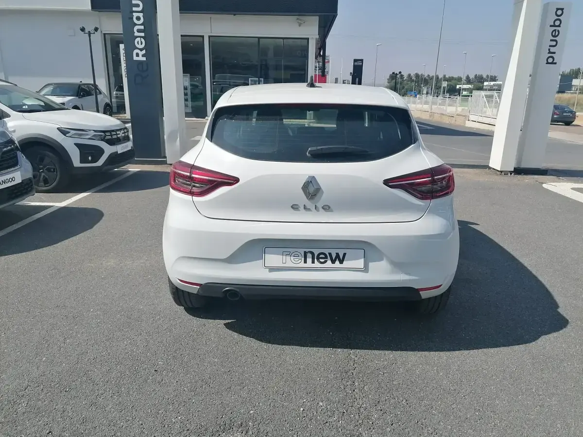 Usado Renault Clio V Evolution 100 CV (73 kW) 2023 Blanco Berlina