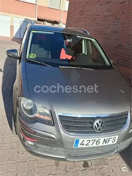 Usado VW Touran Edition 105 CV (77 kW) 2010 Gris / plata Monovolumen