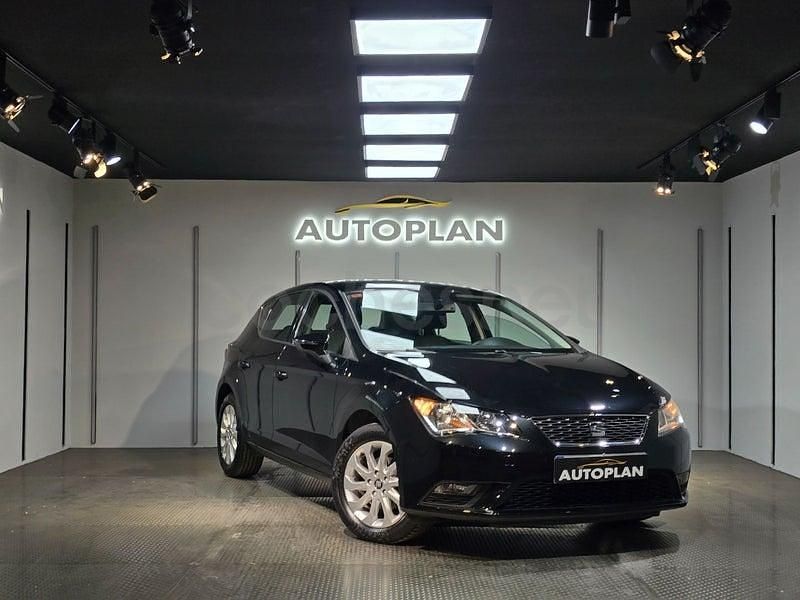 Usado Seat Leon Style 105 CV (77 kW) 2014 Negro Berlina