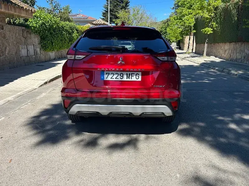 Usado Mitsubishi Eclipse Cross 188 CV (138 kW) 2023 Granate SUV