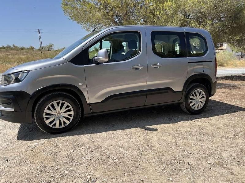 Usado Peugeot Rifter Active 99 CV (72 kW) 2021 Gris Monovolumen