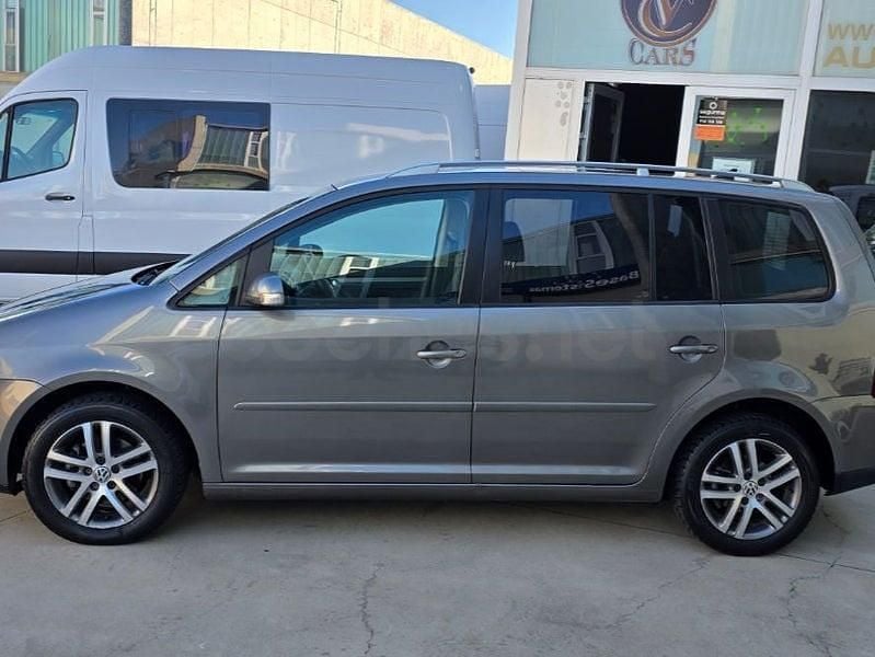 Usado VW Touran Highline 140 CV (102 kW) 2009 Beige Monovolumen