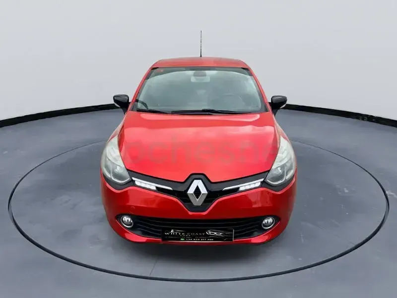Usado Renault Clio IV Dynamique 95 CV (69 kW) 2015 Rojo Berlina