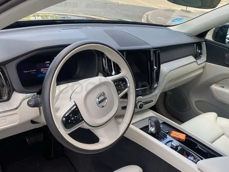 Usado Volvo XC60 Plus 197 CV (144 kW) 2023 Negro SUV