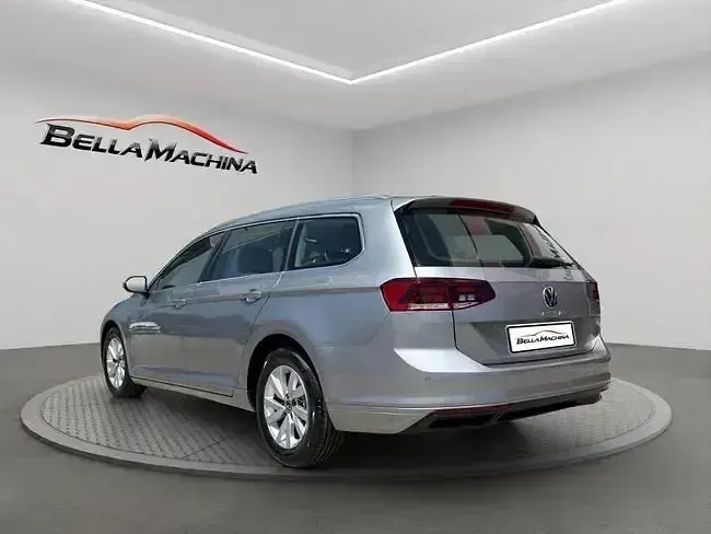 Usado VW Passat Business 150 CV (110 kW) 2022 Gris Familiar