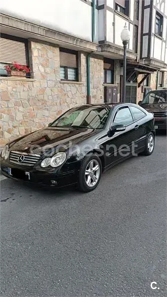 Usado Mercedes C220 143 CV (105 kW) 2004 Negro Berlina
