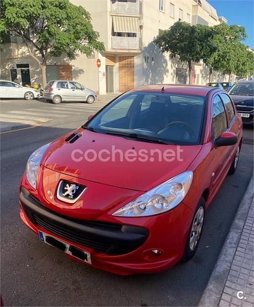 Usado Peugeot 206+ 60 CV (44 kW) 2009 Rojo Utilitario