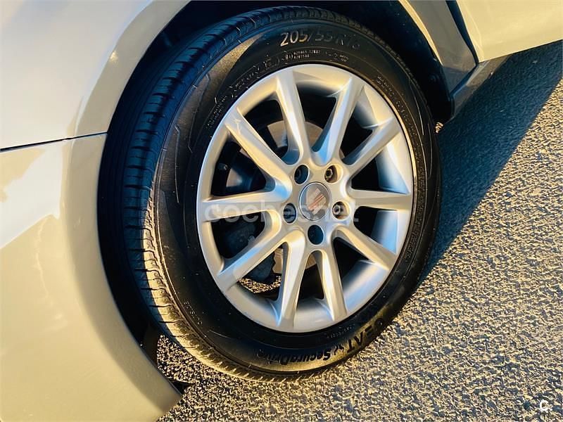 Usado Seat Leon Ecomotive 105 CV (77 kW) 2010 Gris / plata Utilitario