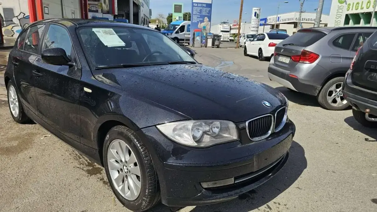 Usado BMW 116 116 CV (85 kW) 2011 Negro Utilitario