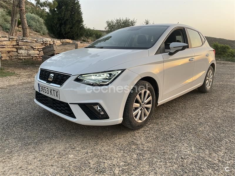 Usado Seat Ibiza Style Plus 95 CV (69 kW) 2018 Blanco Utilitario