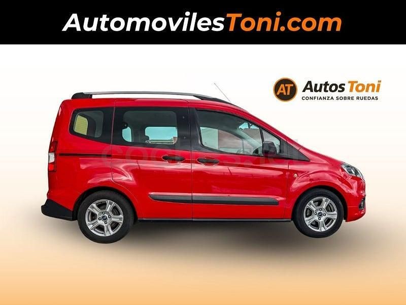 Usado Ford Tourneo Courier Trend 100 CV (73 kW) 2019 Rojo Monovolumen