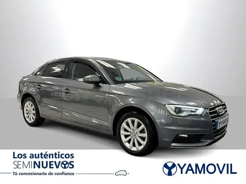Usado Audi A3 Attraction 110 CV (80 kW) 2016 Gris / plata Berlina