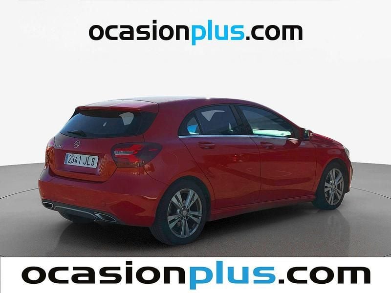Usado Mercedes A200 Urban 136 CV (100 kW) 2016 Rojo Utilitario