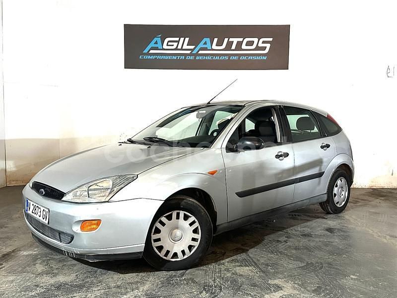 Gris / plata Usado 2000 Ford Focus Ambiente Berlina | 2990 € (Precio justo) - Imagen 1/4