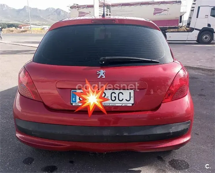 Usado Peugeot 207 90 CV (66 kW) 2008 Granate Berlina