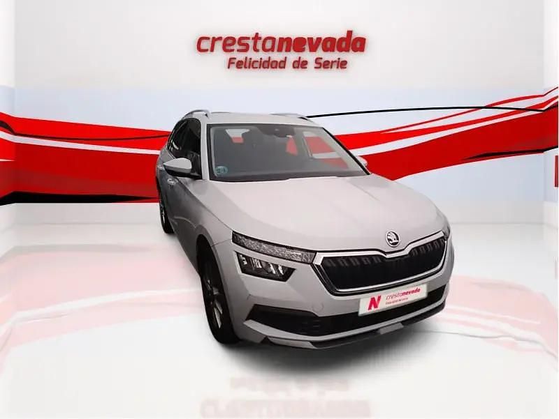 Usado Skoda Kamiq Ambition 110 CV (80 kW) 2022 Blanco SUV