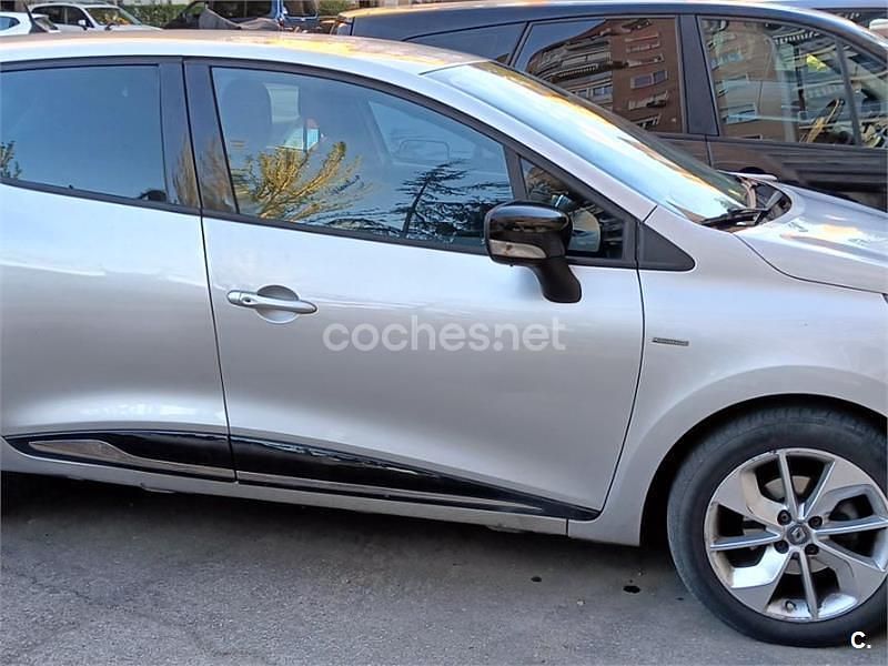 Usado Renault Clio IV LIMITED 90 CV (66 kW) 2017 Gris / plata Berlina