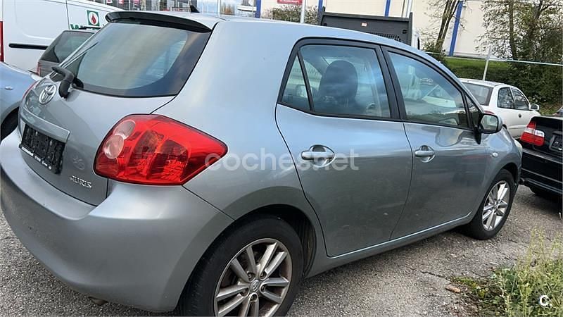 Usado Toyota Auris Live 101 CV (74 kW) 2009 Gris / plata Berlina