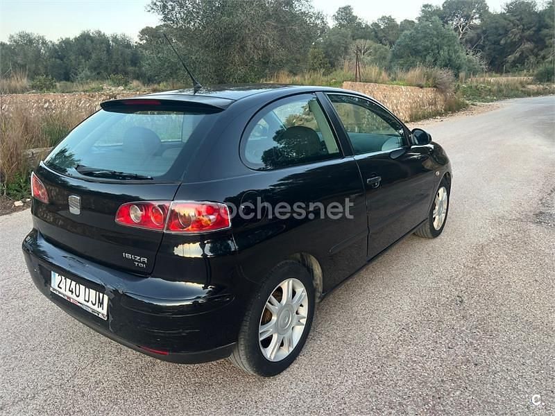Usado Seat Ibiza Sport 75 CV (55 kW) 2005 Negro Utilitario