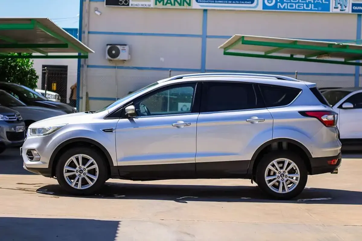Usado Ford Kuga Trend+ 120 CV (88 kW) 2018 Gris SUV