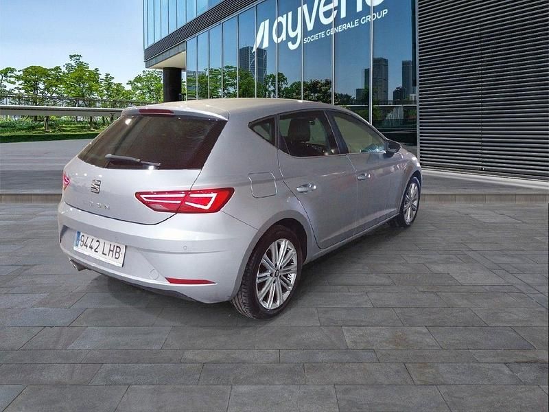 Usado Seat Leon XCELLENCE 150 CV (110 kW) 2020 Gris plata Utilitario