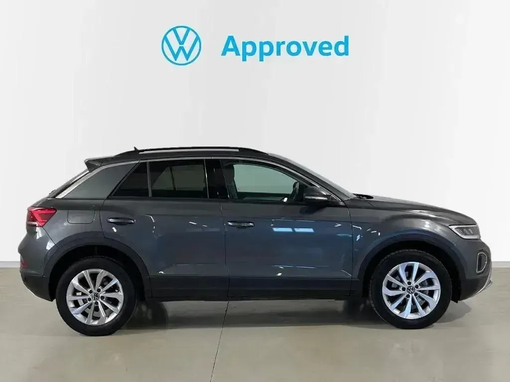 Usado VW T-Roc Life 110 CV (80 kW) 2024 Gris SUV
