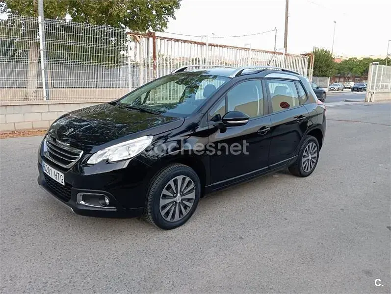 Usado Peugeot 2008 Active 92 CV (67 kW) 2013 Negro SUV