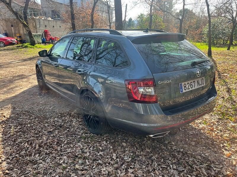 Usado Skoda Octavia RS 184 CV (135 kW) 2017 Gris / plata Familiar