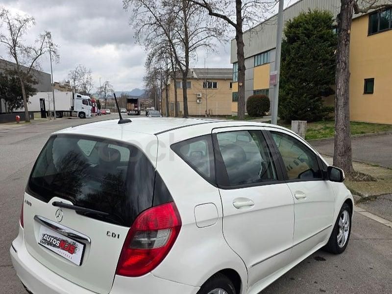 Usado Mercedes A180 Avantgarde 109 CV (80 kW) 2012 Blanco Monovolumen