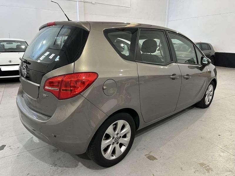 Usado Opel Meriva Selective 110 CV (80 kW) 2012 Gris Monovolumen