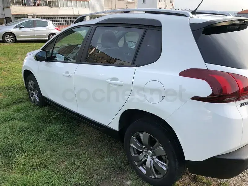 Usado Peugeot 2008 Style 82 CV (60 kW) 2018 Blanco SUV