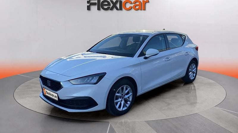 Usado Seat Leon Style 110 CV (80 kW) 2024 Blanco Utilitario